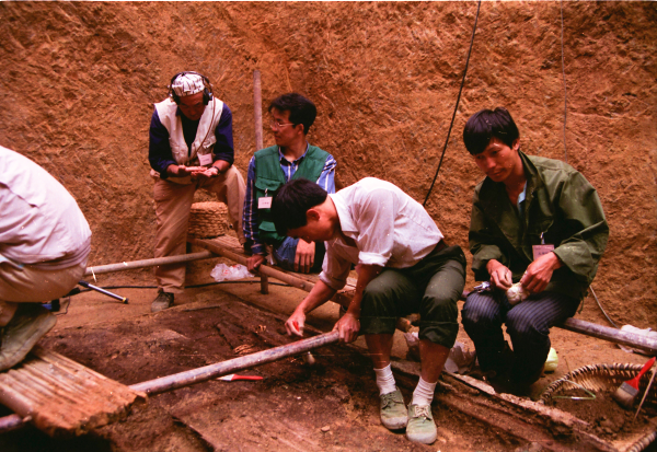 纪念云南李家山古墓群考古发现50周年学术研讨会在玉溪举行